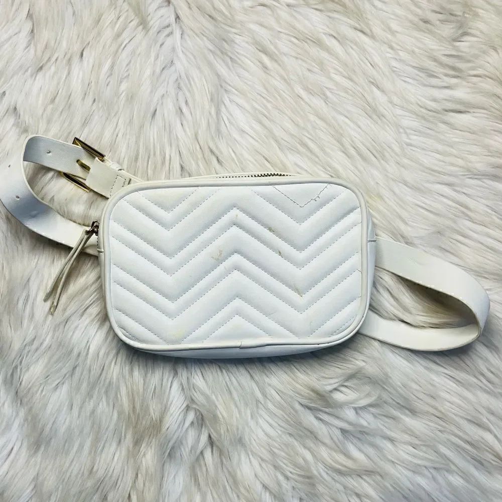 Forever 21 Quilted Belt Bag White Size 4.5" x 7.5"